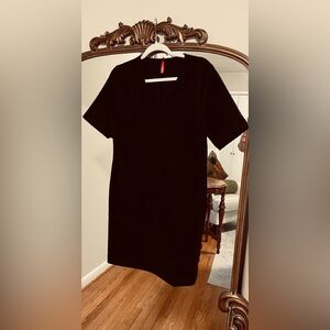 SPANX Classic Black Midi Dress med